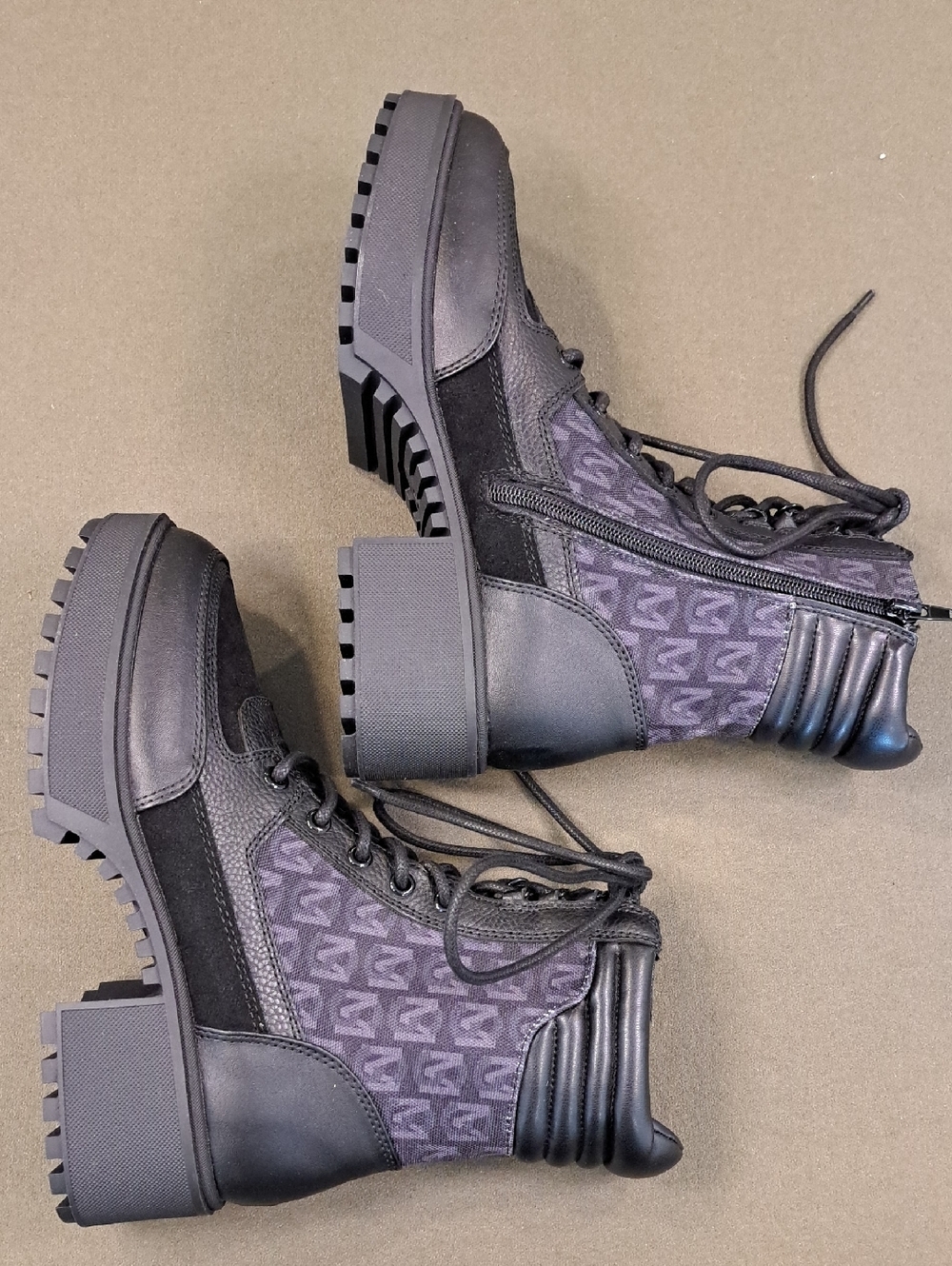 Steve Madden Hiker Boot - Color: Black Multi - Size: 8.5 - Picture 7 of 11